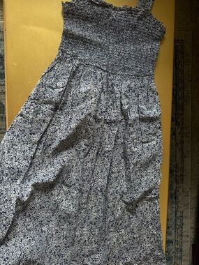 Universal Thread Navy and White Floral Smocked Top